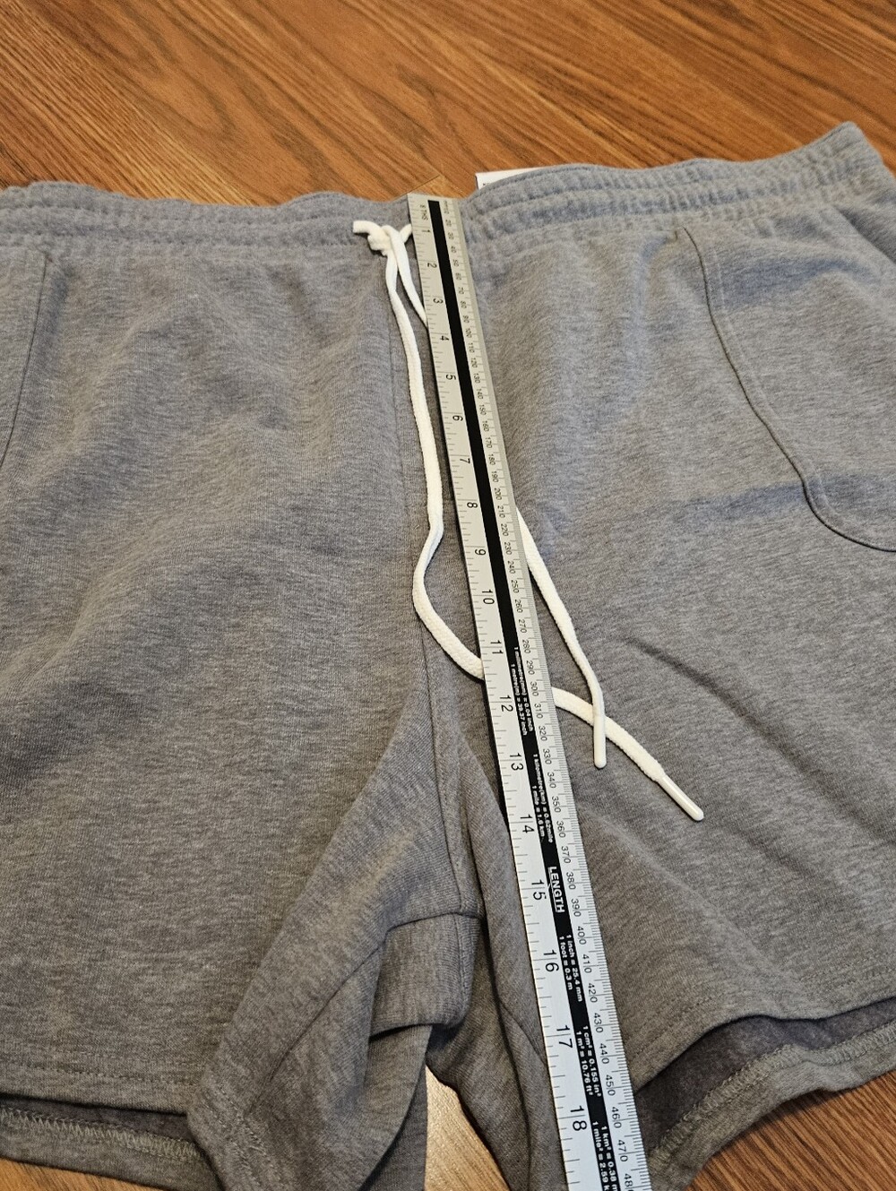 Shorts - Picture 4 of 9